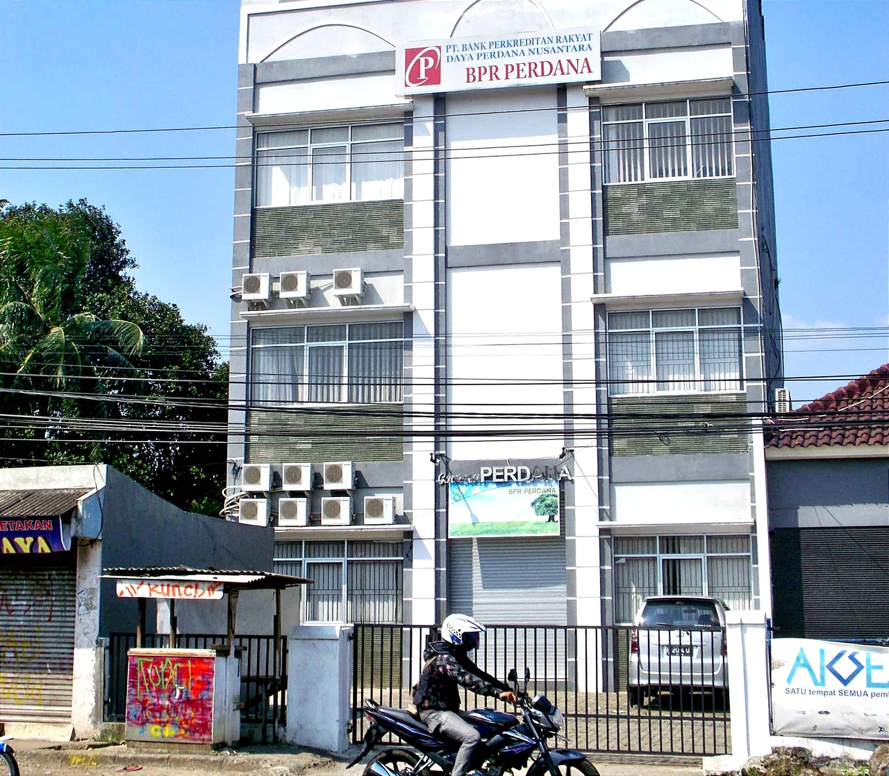Kolaborasi Strategis Bank BPR Perdana dan hearLIFE Indonesia, Perluas Akses Layanan Kesehatan Pendengaran