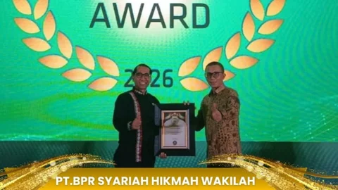 BPR Syariah Hikmah Wakilah Raih Golden Champion Atas Konsisten  Berkinerja Sangat Baik Dalam Lima Tahun