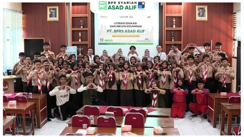 BPR Syariah Asad Alif Datangi SMA 1 Sukorejo, Edukasi Siswa tentang Bahaya Scam dan Pentingnya Menabung