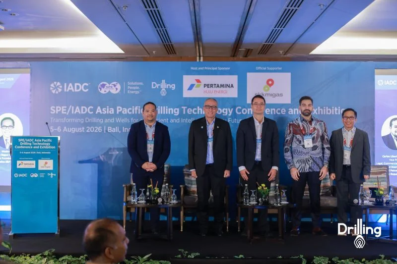 Foto :&nbsp;Avep Disasmita, President Director PT Pertamina Drilling Services Indonesia bersama para narasumber dalam forum&nbsp;APDT&nbsp;di Bali, 5-6 Agustus 2026.